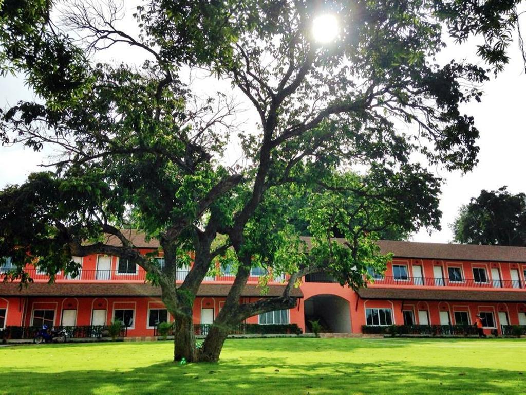 Aurora Resort Kanchanaburi Esterno foto
