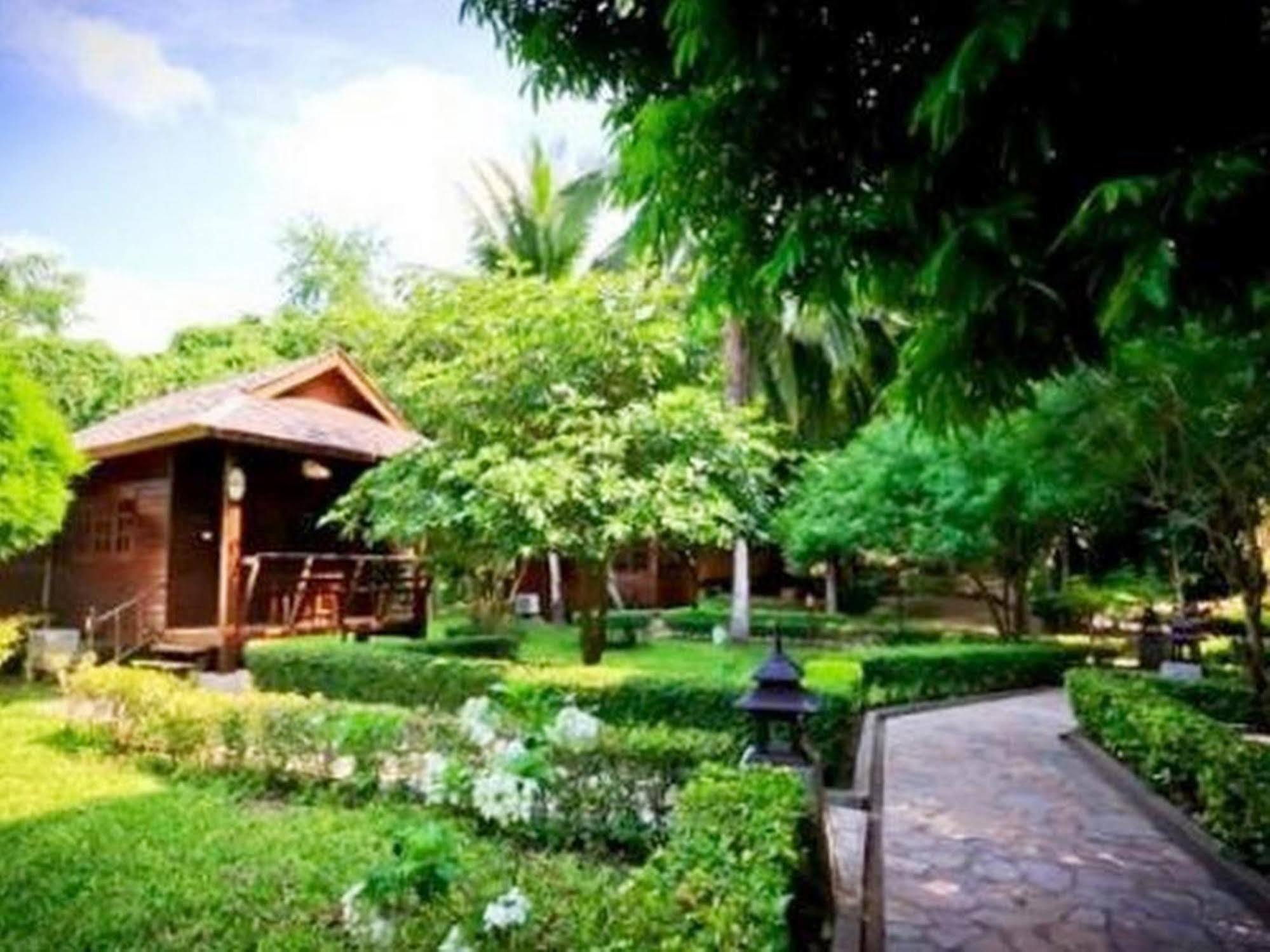 Aurora Resort Kanchanaburi Esterno foto