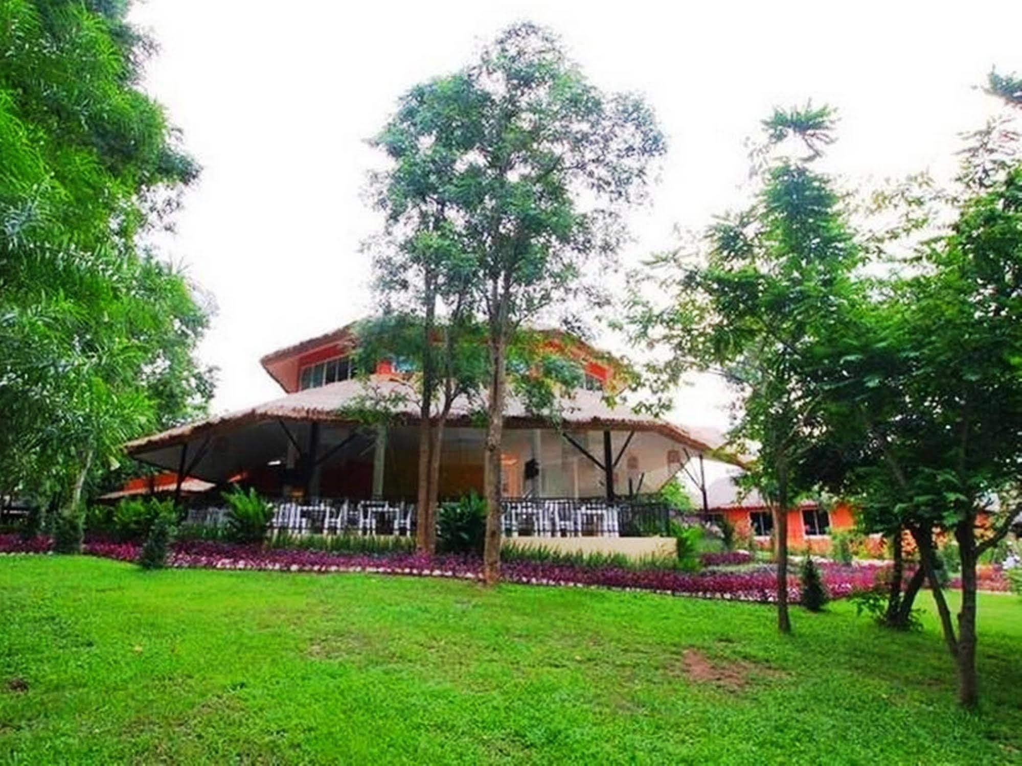 Aurora Resort Kanchanaburi Esterno foto