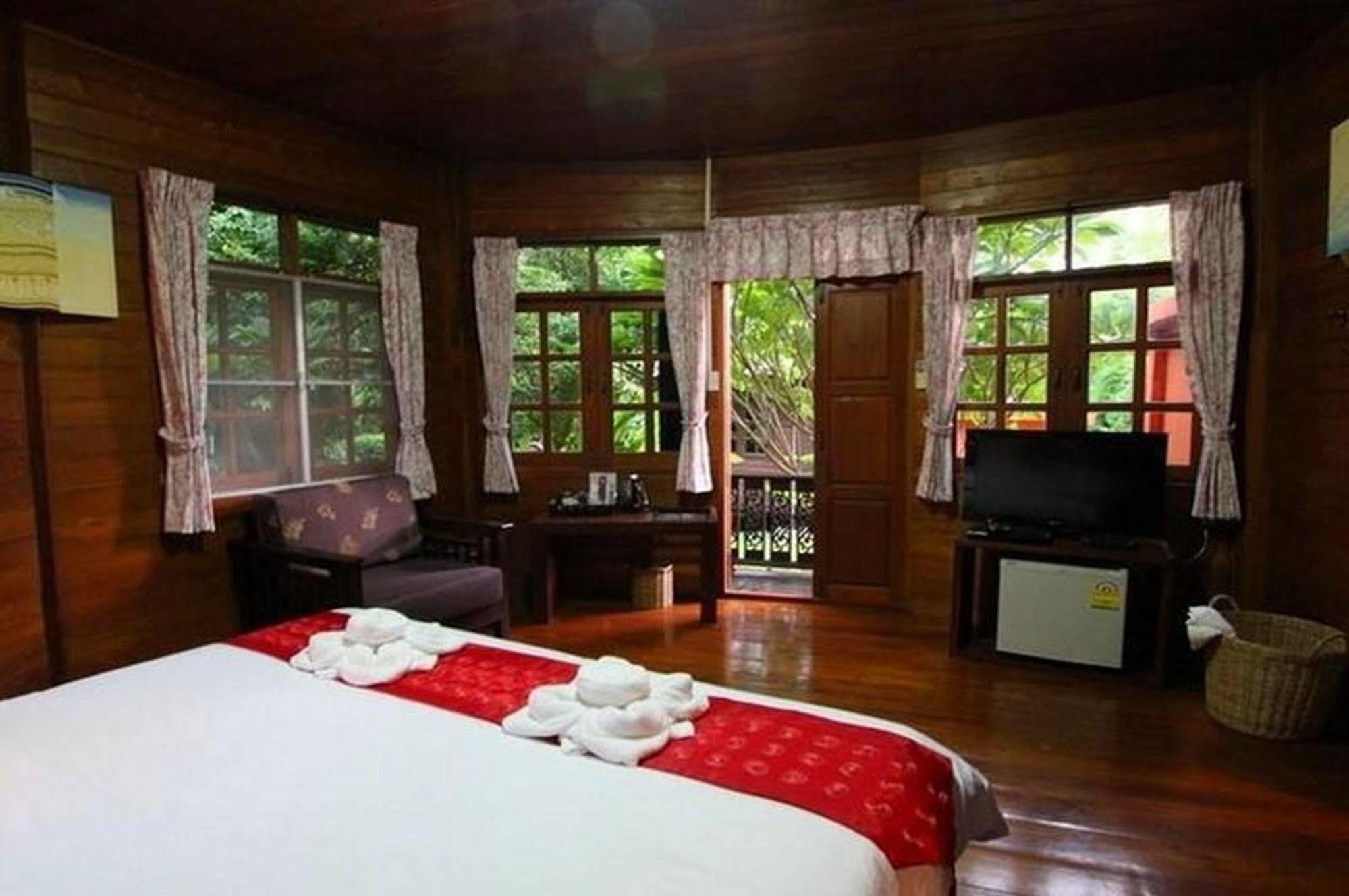 Aurora Resort Kanchanaburi Esterno foto