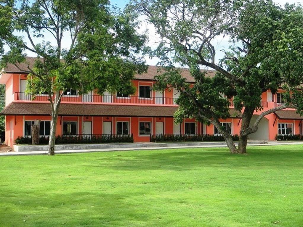 Aurora Resort Kanchanaburi Esterno foto